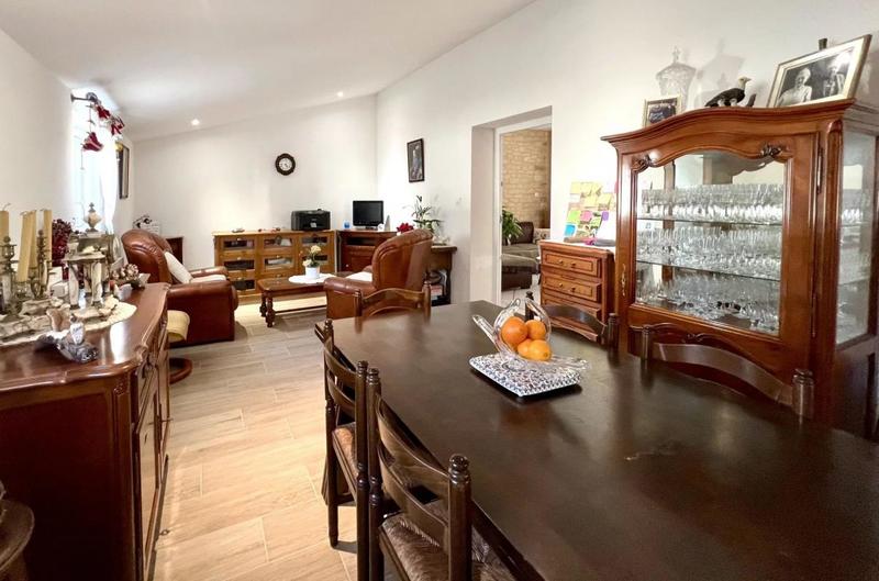 Maison - 240 m² - 8 pièces