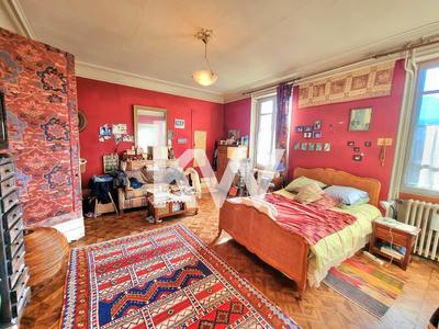 Maison - 280 m² - 11 pièces