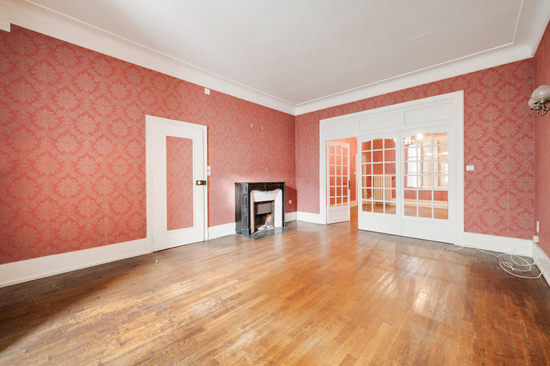 Maison - 303 m² - 11 pièces