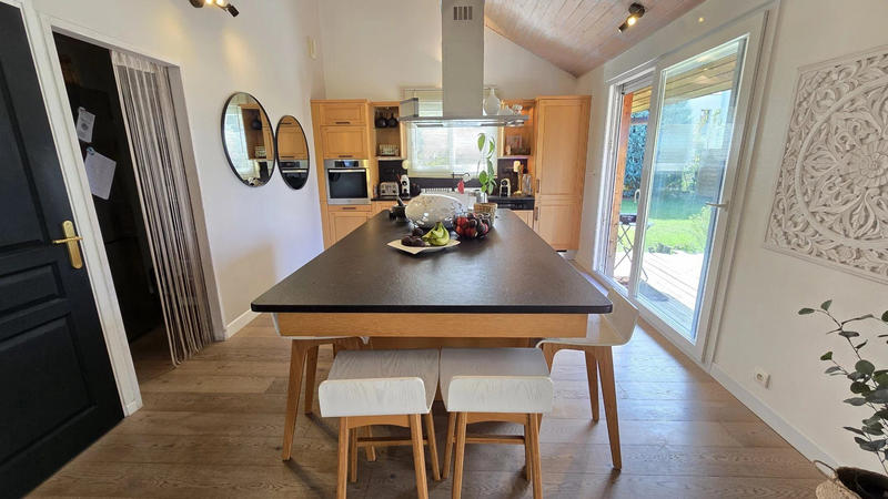 Maison - 219 m² - 7 pièces