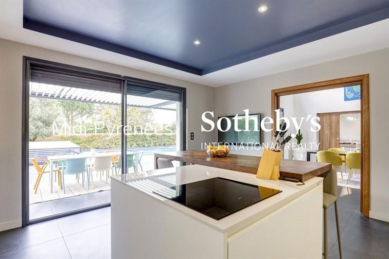 Maison - 320 m² - 9 pièces