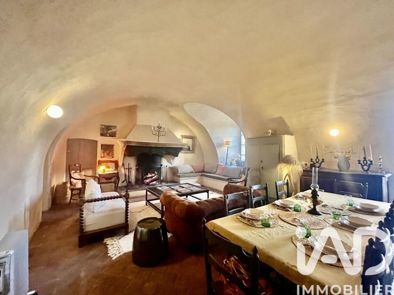 Maison - 650 m² - 11 pièces