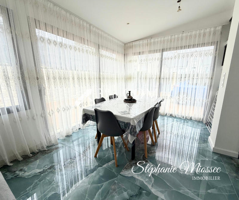 Maison - 180 m² - 7 pièces