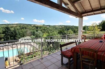 Maison - 277 m² - 8 pièces