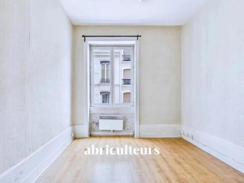 Appartement ancien - 71 m² - 2 pièces