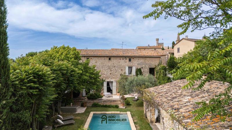 Mas - 300 m² - 7 pièces