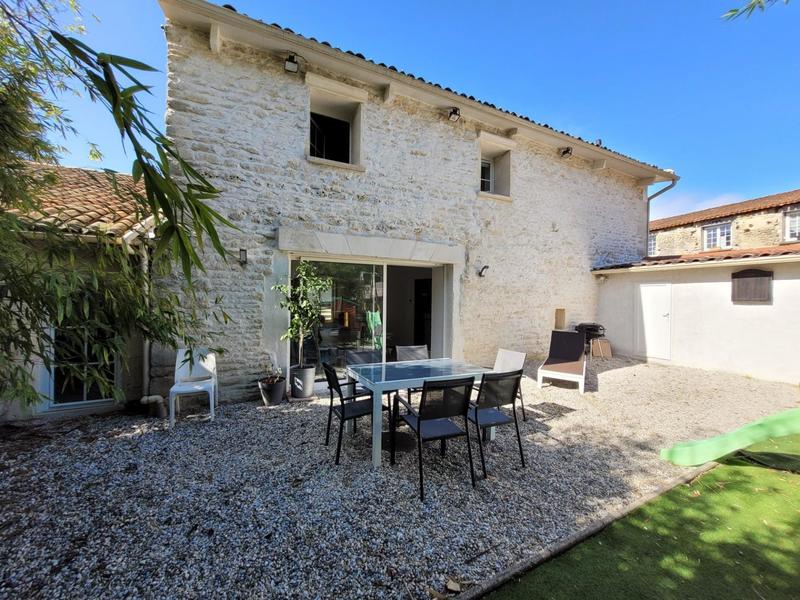 Maison - 300 m² - 9 pièces