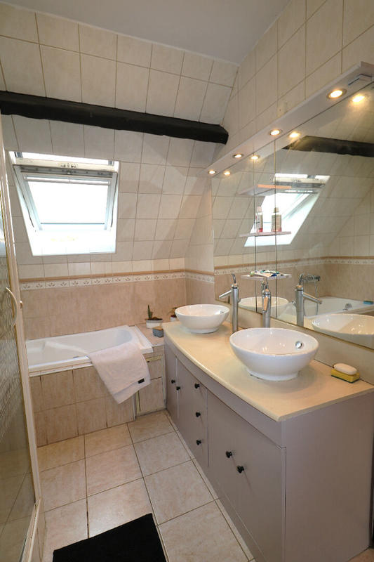 Maison - 219 m² - 7 pièces