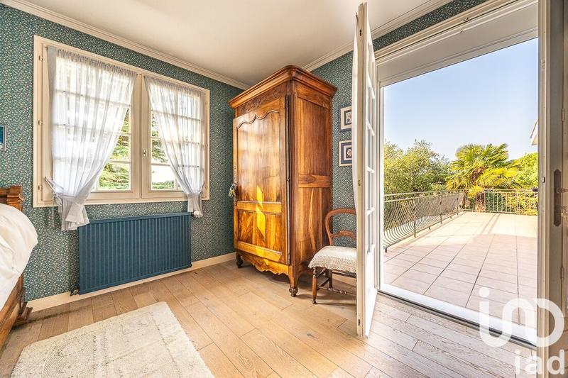 Maison - 242 m² - 7 pièces