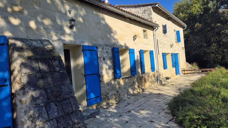 Maison - 239 m² - 8 pièces