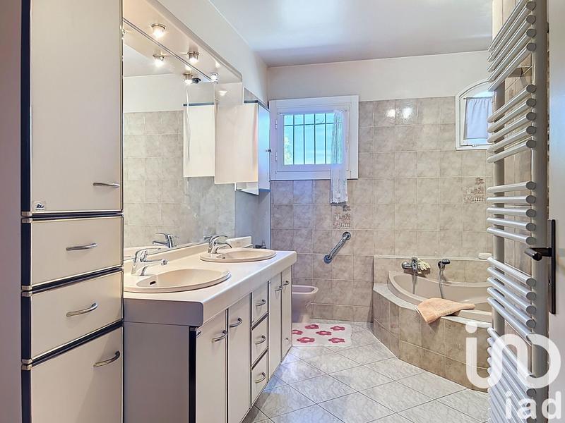 Maison - 200 m² - 7 pièces