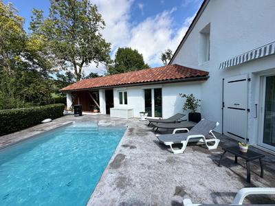 Maison - 307 m² - 8 pièces