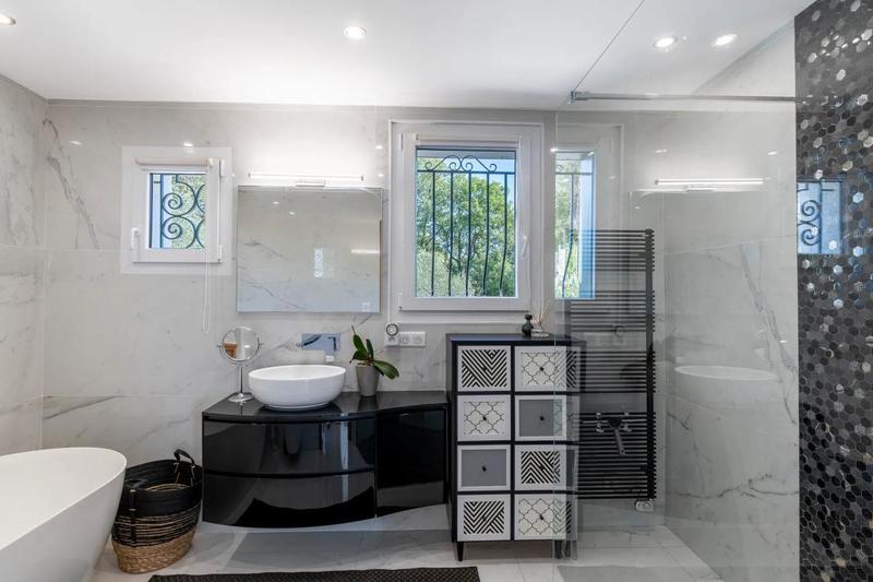 Maison - 233 m² - 8 pièces