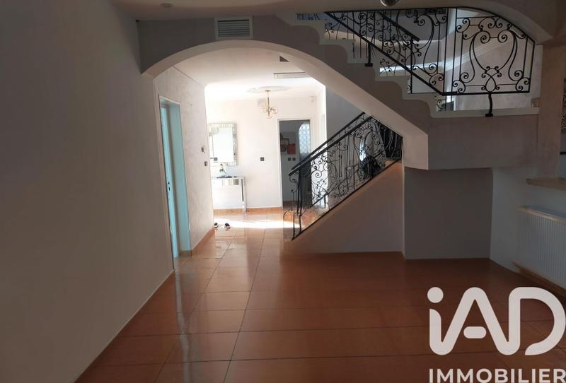 Maison - 267 m² - 5 pièces