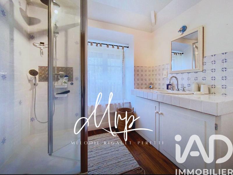 Maison - 228 m² - 8 pièces