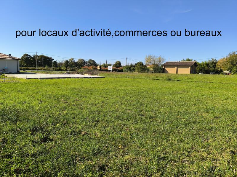 Terrain commercial - 1 760 m²