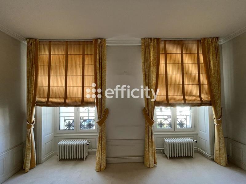 Maison - 392 m² - 10 pièces