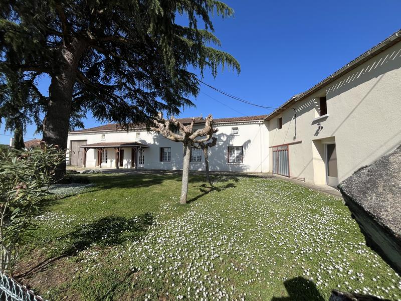 Maison en pierre - 213 m² - 9 pièces