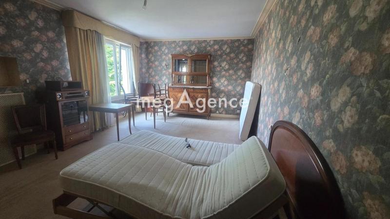 Maison - 210 m² - 8 pièces