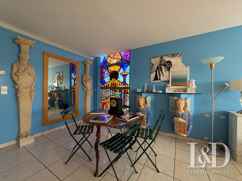 Maison - 374 m² - 10 pièces