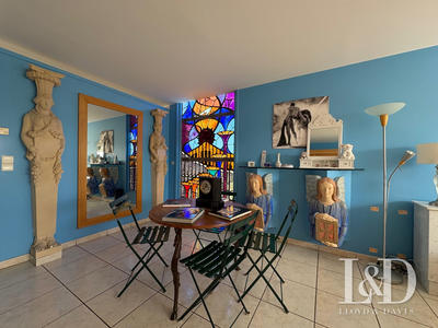 Maison - 374 m² - 10 pièces