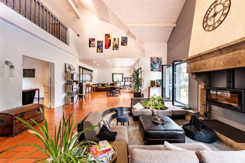 Maison - 302 m² - 7 pièces