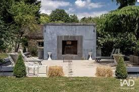 Maison - 1 044 m² - 15 pièces