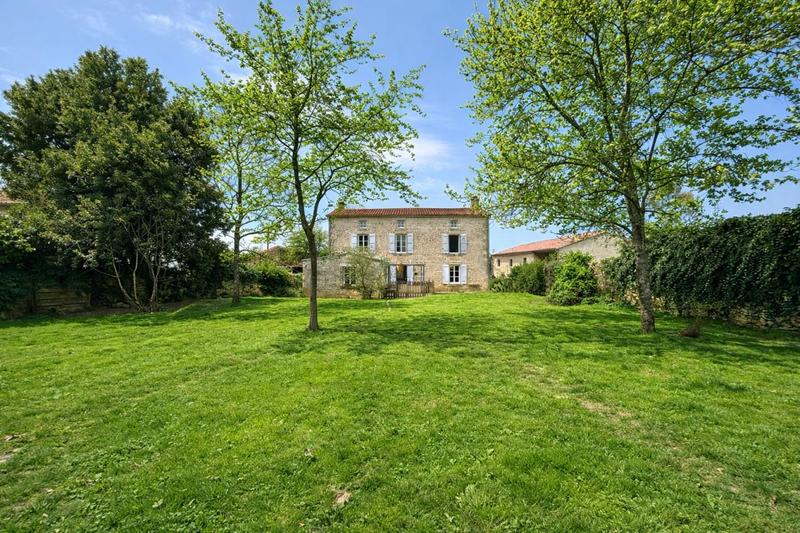 Maison - 175 m² - 8 pièces