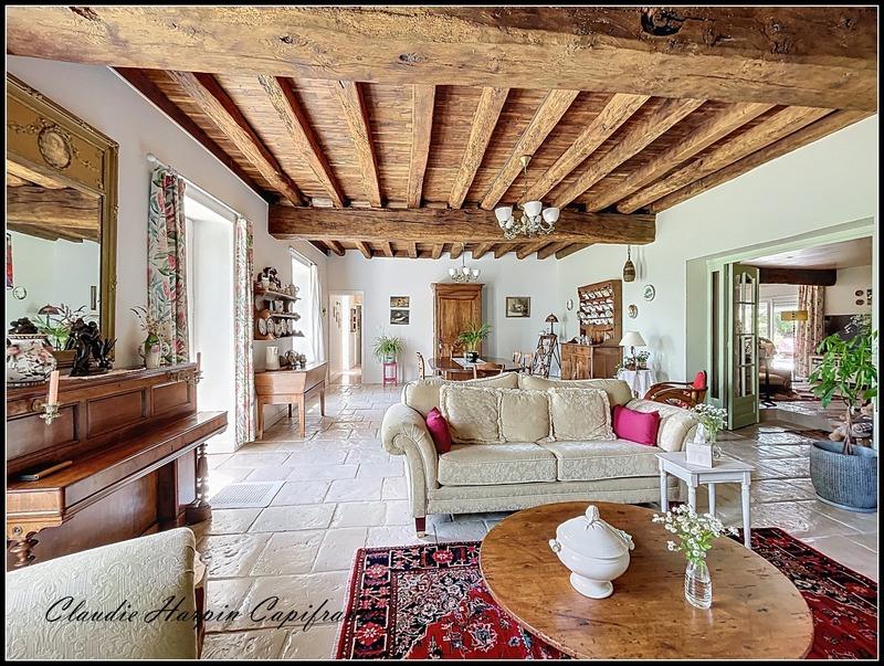 Maison - 288 m² - 8 pièces