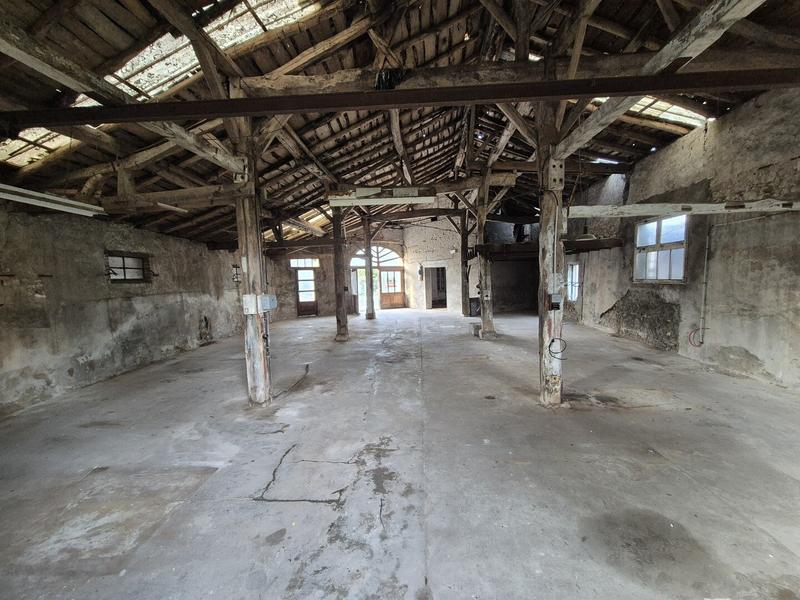 Immeuble - 300 m² - 2 pièces