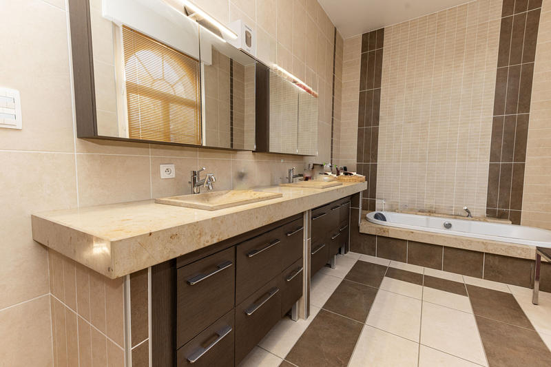 Maison - 295 m² - 8 pièces