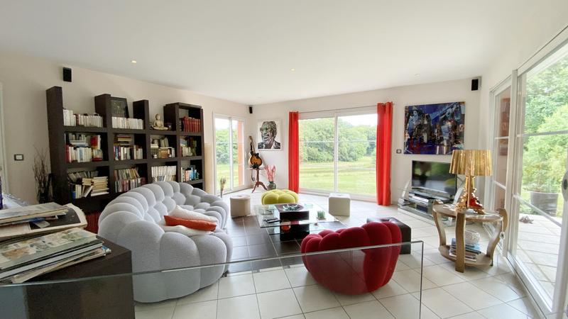 Maison contemporaine - 330 m² - 7 pièces