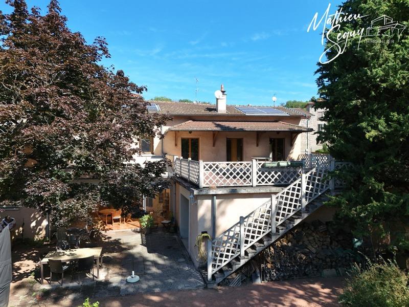 Maison - 200 m² - 8 pièces