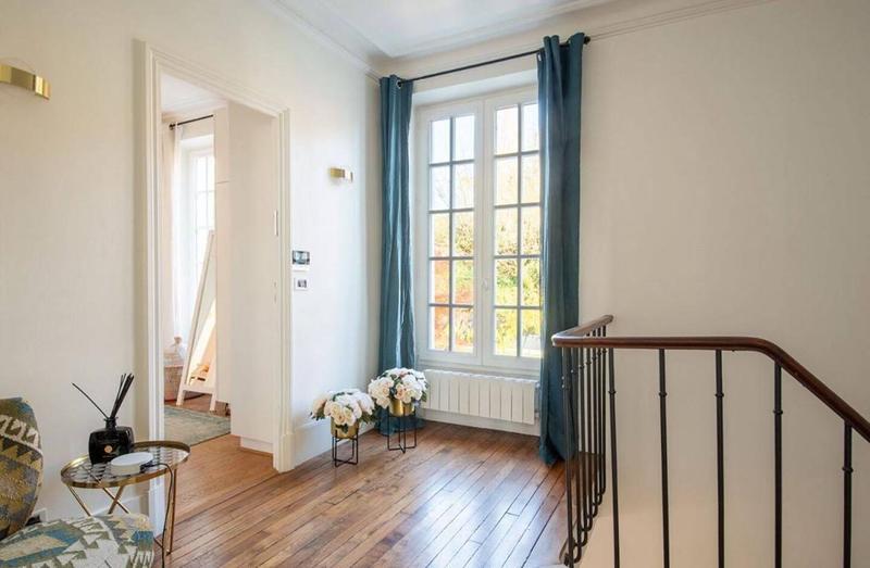 Maison - 418 m² - 9 pièces