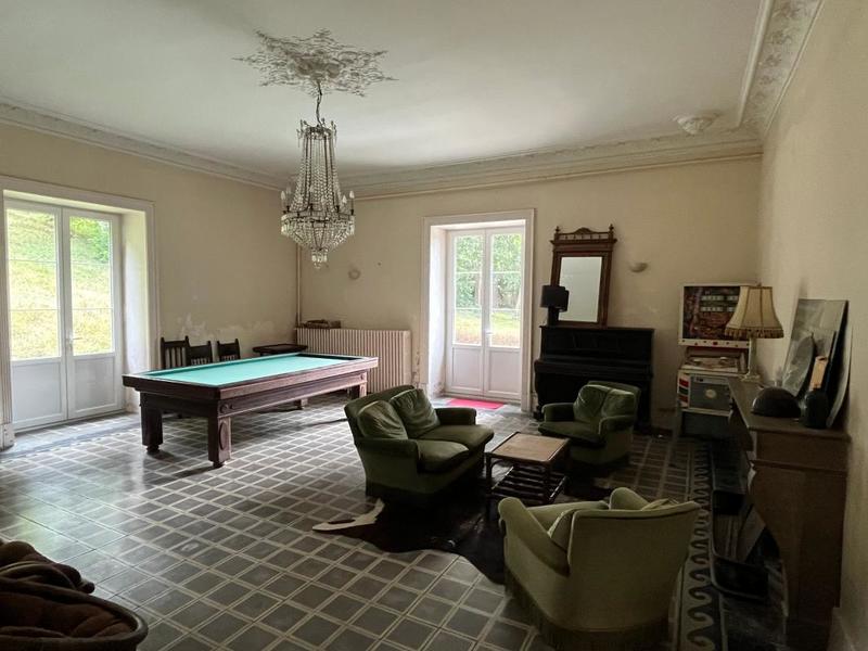 Maison de maîtres - 716 m² - 13 pièces