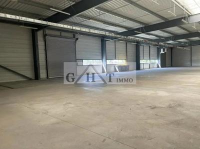 Entrepôt - 1 200 m²