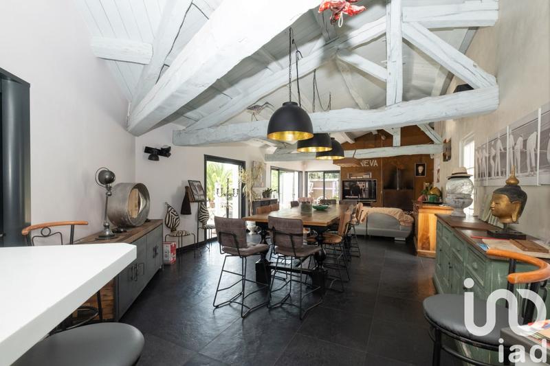 Maison - 220 m² - 5 pièces