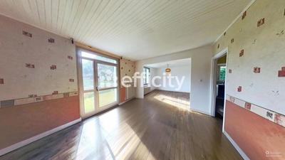 Maison - 99 m² - 6 pièces