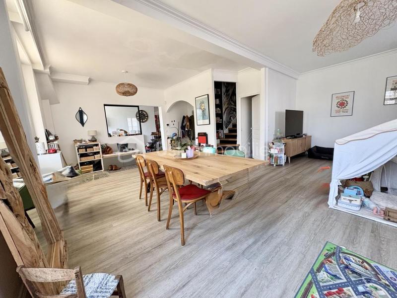 Maison ancienne - 350 m² - 8 pièces