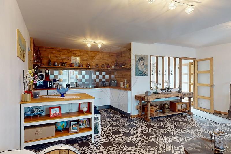 Maison - 245 m² - 6 pièces