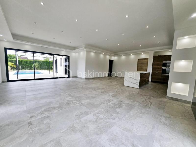 Maison - 137 m² - 5 pièces