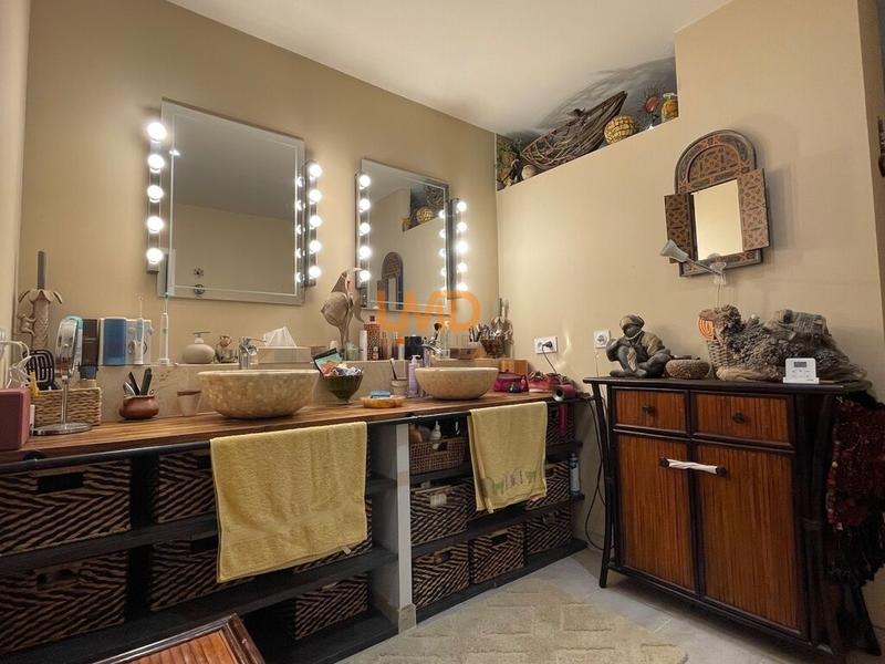 Mas - 330 m² - 8 pièces