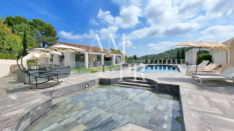 Villa - 250 m² - 8 pièces