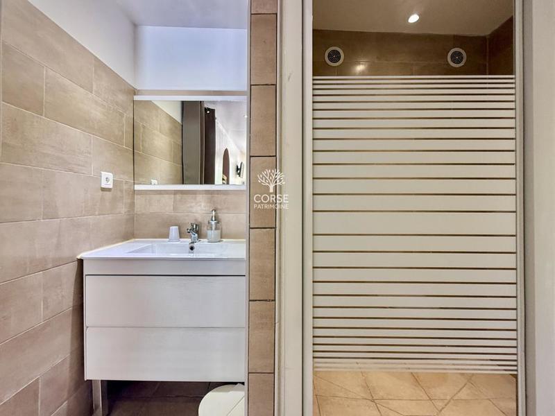 Propriété - 360 m² - 14 pièces