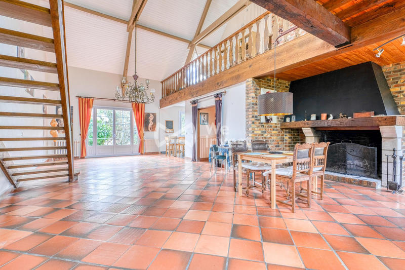 Maison traditionnelle - 270 m² - 10 pièces