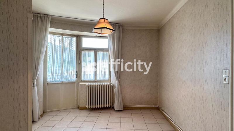 Appartement - 169 m² - 8 pièces