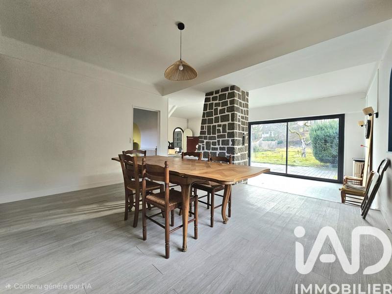 Maison - 210 m² - 8 pièces