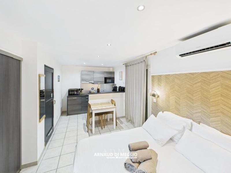 Local commercial - 304 m² - 12 pièces