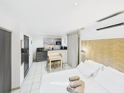 Local commercial - 304 m² - 12 pièces