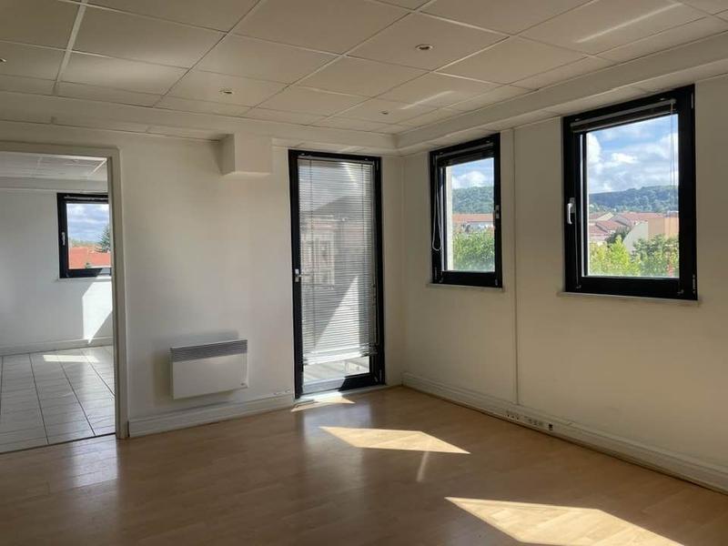 Bureau - 98 m² - 5 pièces